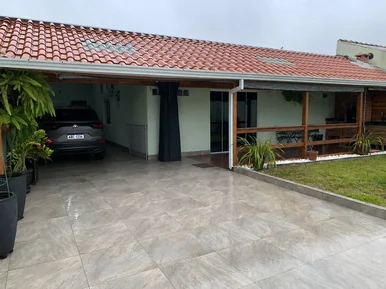<strong>Conceito Imóveis Vende linda casa 3 quartos com churrasqueira.</strong>