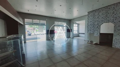 <strong>Sala Comercial</strong> ()