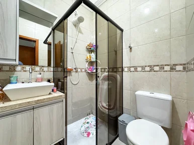 Casa Com 3 Quartos Sendo Uma Suíte