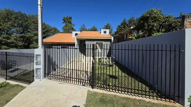 Casa Nova Com 3 Dormitórios E Amplo Terreno | Uvaranas/tarobá