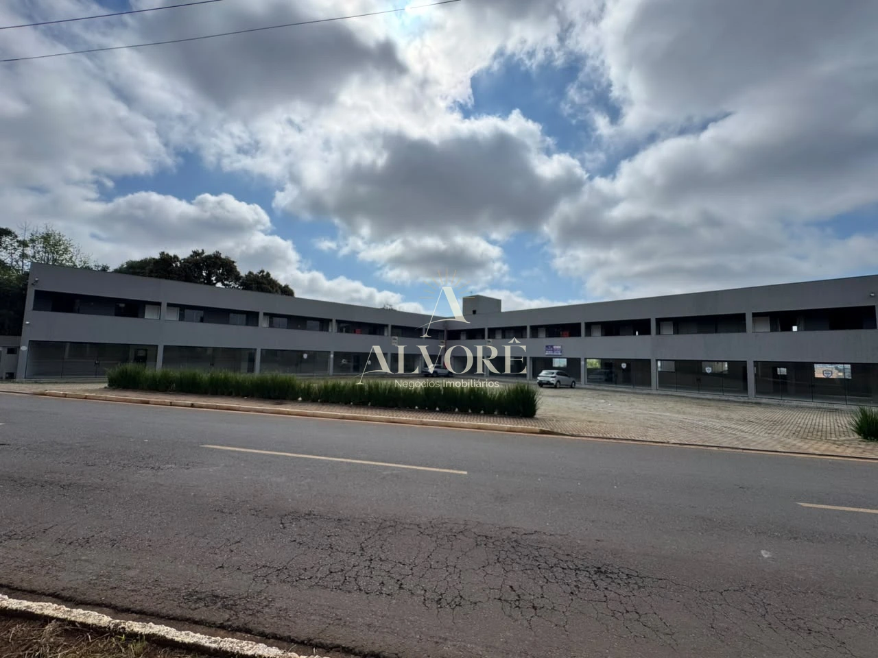 Excelente Oportunidade De Investimento! Lojas Comerciais E Apartamentos