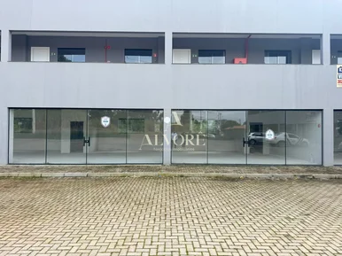 Excelente Oportunidade De Investimento! Lojas Comerciais E Apartamentos