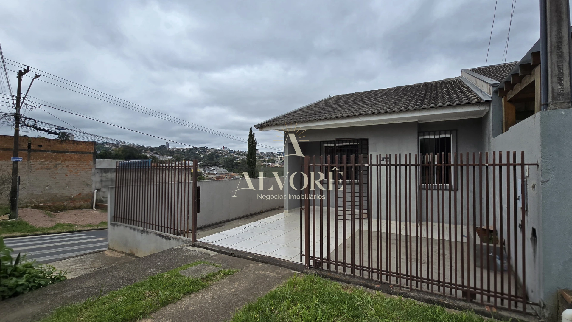 Casa De Esquina Com 2 Quartos No Jardim Maracanã