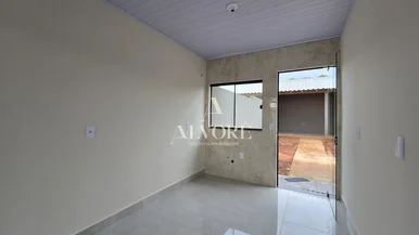 Casa Com 2 Quartos E Edícula No Terraliz