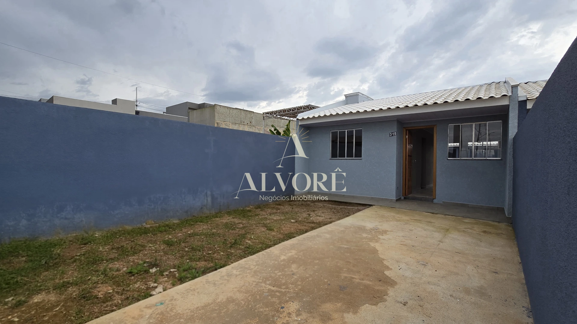 Casa Com Amplo Terreno E Edícula No Terraliz