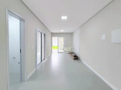 Sobrado Com Amplo Terreno No Bairro órfãs