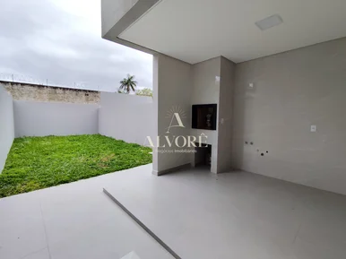 Sobrado Com Amplo Terreno No Bairro órfãs