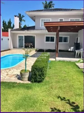 <strong>Casa Averbada com Suíte, Piscina e Área de Festas</strong>