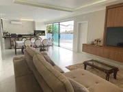 <strong>Casa ampla com piscina para locação</strong>