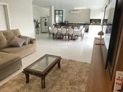 <strong>Casa ampla com piscina para locação</strong>