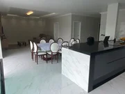 <strong>Casa ampla com piscina para locação</strong>