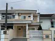 <strong>Casa geminada averbada à venda no Vila Nova Joinville/SC</strong>
