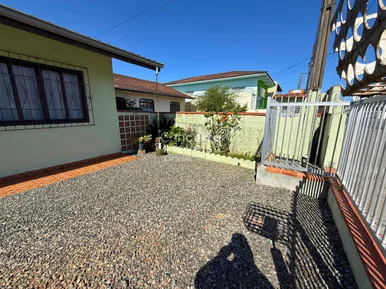 <strong>Casa com duas residências no bairro Fátima Joinville SC</strong>