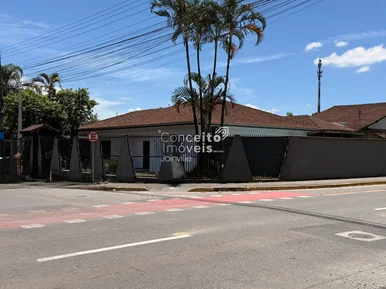 <strong>Casa com piscina à venda em Joinville Vila Nova</strong>