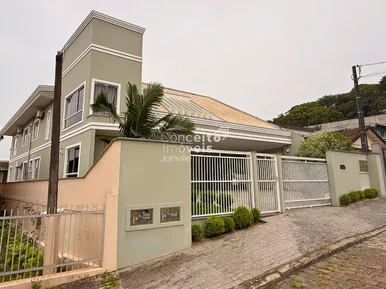 <strong>Casa Averbada com 515 m² e Piscina no Bairro Boa Vista</strong>