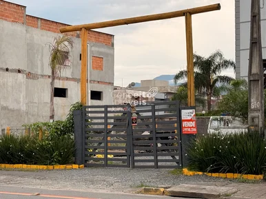 <strong>Terreno comercial à venda com renda ativa em via binária</strong>