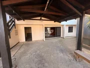 <strong>Casa de esquina 3 andares com piscina e área de festas</strong>