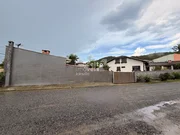 <strong>Casa de esquina 3 andares com piscina e área de festas</strong>