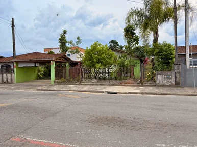 <strong>Terreno com casa no Vila Nova</strong>