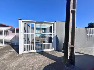 <strong>Casa Geminada com 3 Quartos e Jardim de Inverno</strong>