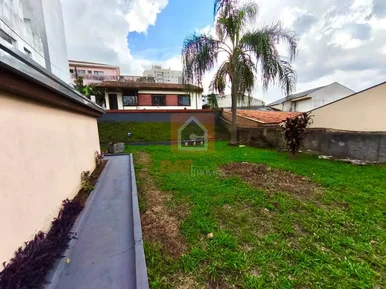 Casa Com Edícula Para Locação Em Região Central
