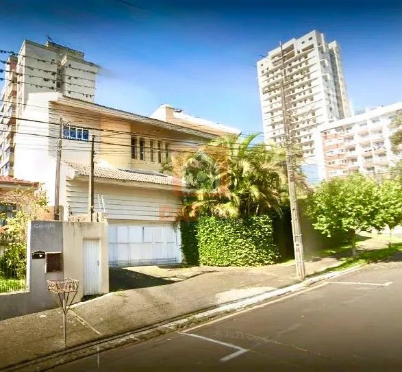 Sobrado à Venda Na Região Central 