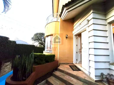 Sobrado à Venda Na Região Central 
