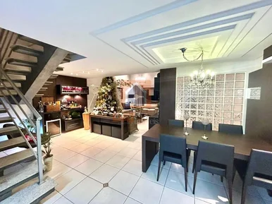 Sobrado à Venda No Bairro Oficinas