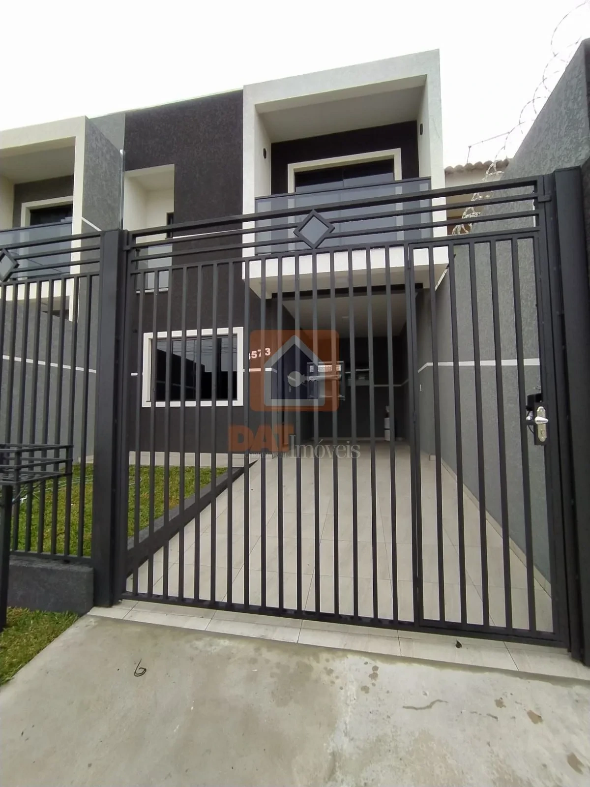 Excelente Sobrado à Venda Em órfãs  
