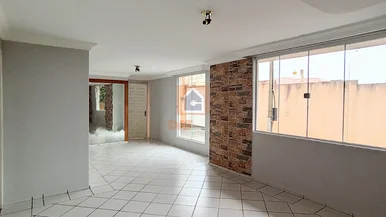 Casa Com Amplo Quintal Para Locação Em Jardim Carvalho
