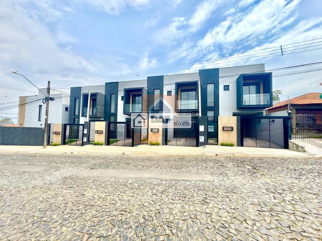 Sobrado De Esquina à Venda No Bairro Jardim Carvalho!