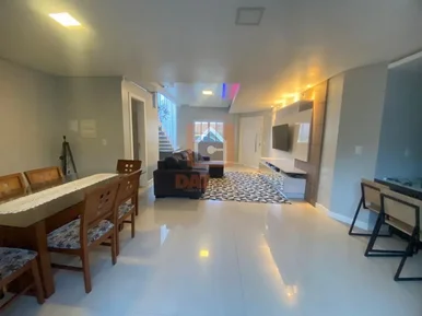 Sobrado á Venda No Bairro De Oficinas