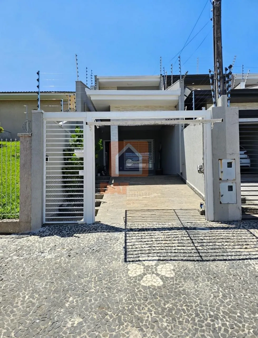 Sobrado à Venda No Bairro De Uvaranas 