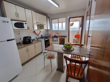 Apartamento Semimobiliado à Venda Na Região Central