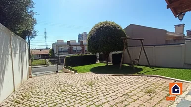 Casa à Venda Em órfãs