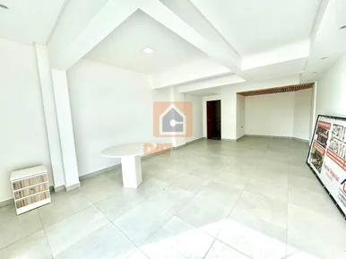 Sala Térrea Comercial à Venda Em Uvaranas