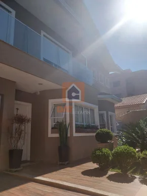Sobrado à Venda No Bairro Estrela
