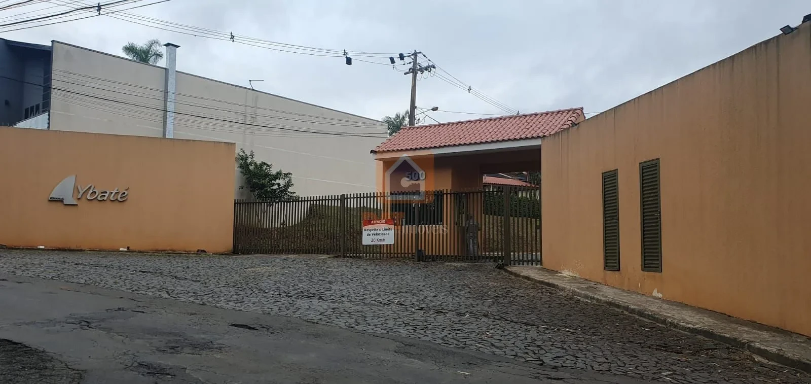 Casa à Venda No Condomínio Ybaté