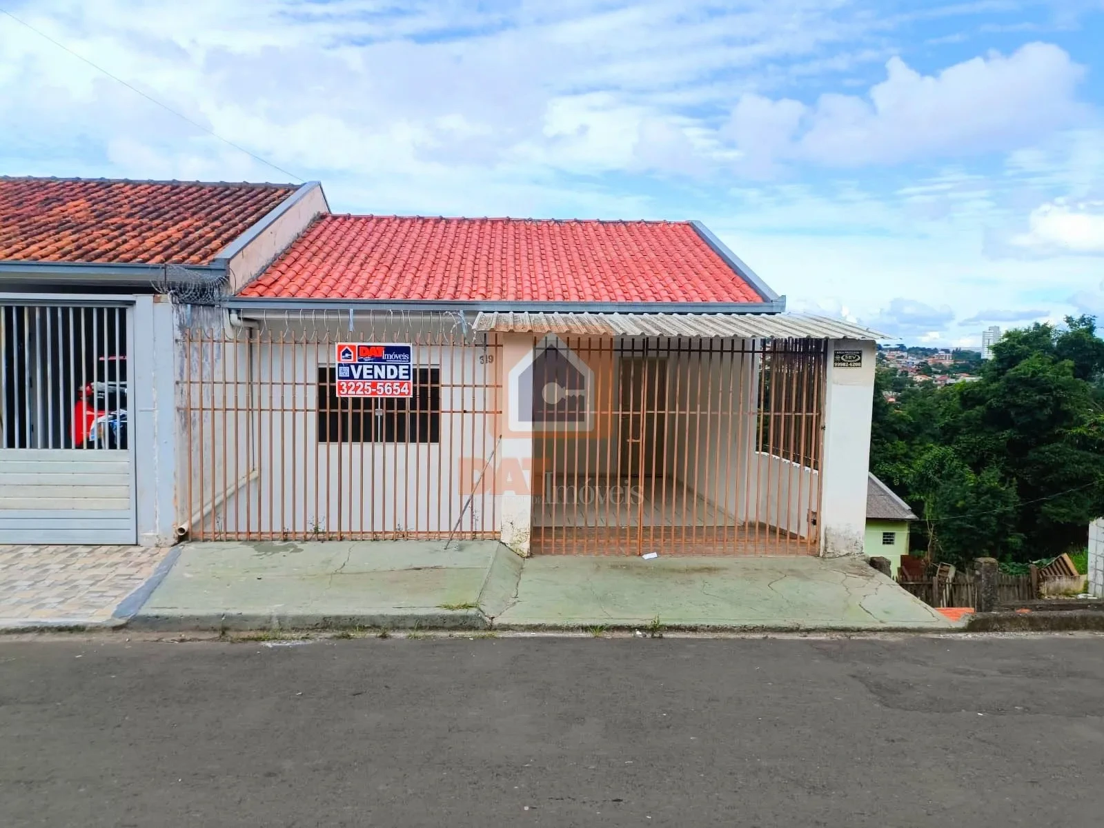 Casa à Venda No Bairro De Uvaranas