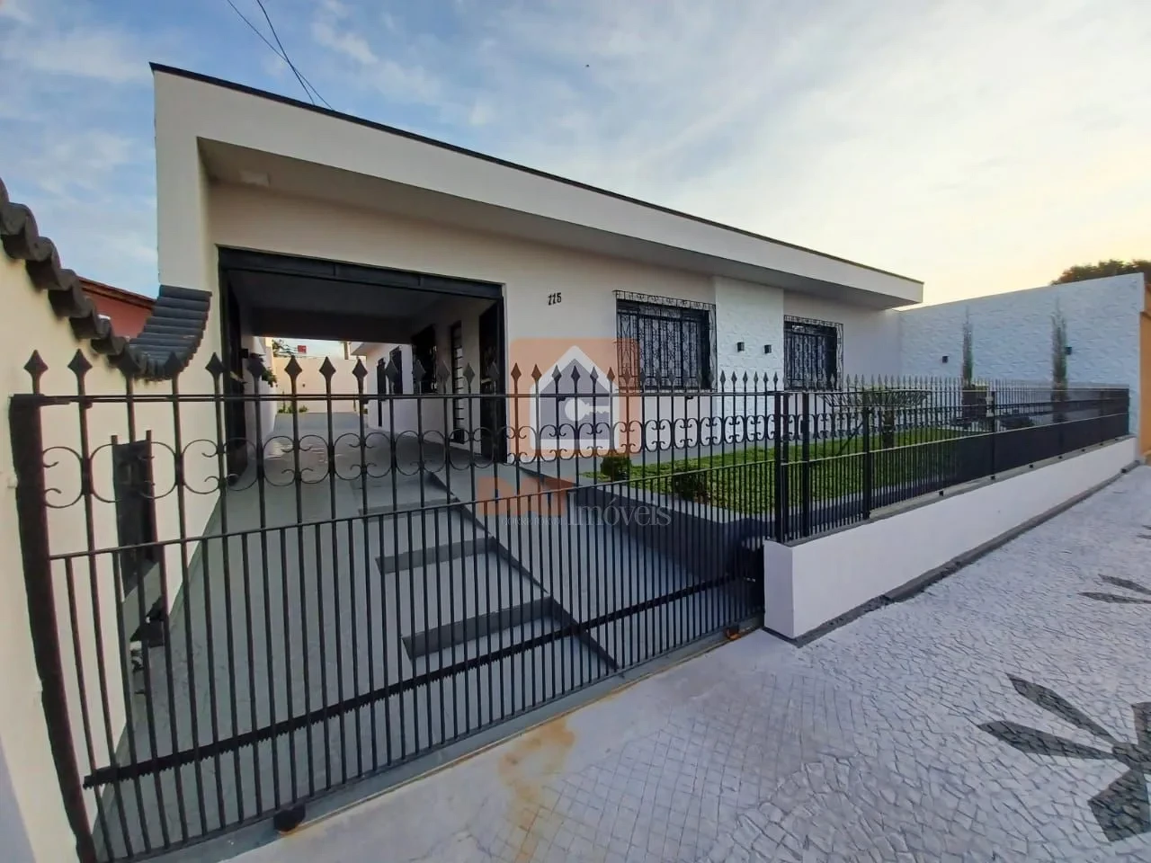 Casa Mobiliada à Venda Na Nova Rússia