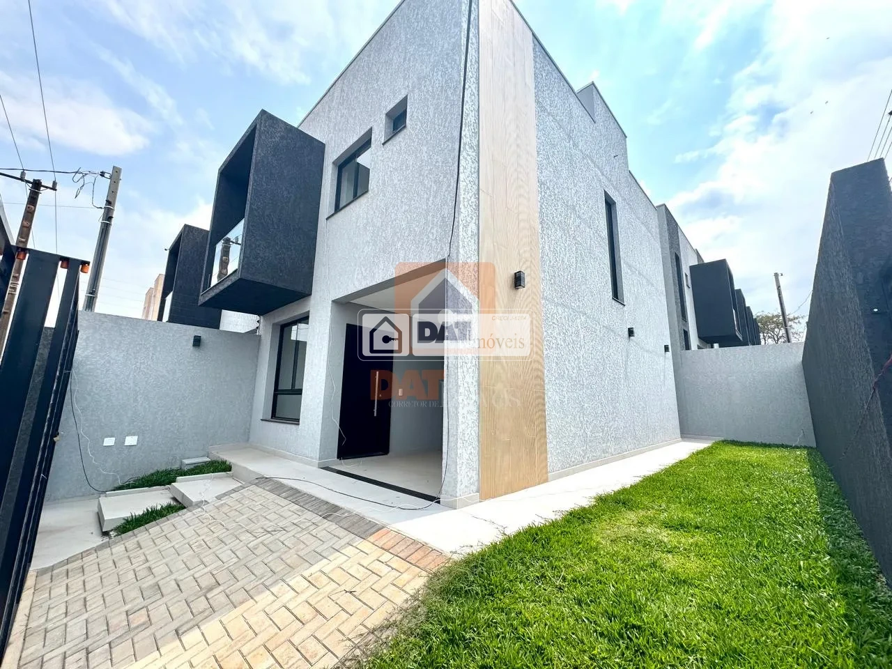 Sobrado De Esquina à Venda No Bairro Jardim Carvalho!