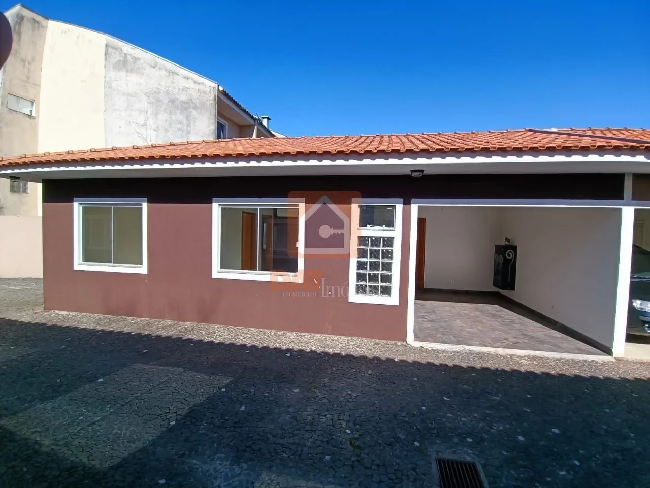 Casa à Venda No Bairro Uvaranas 