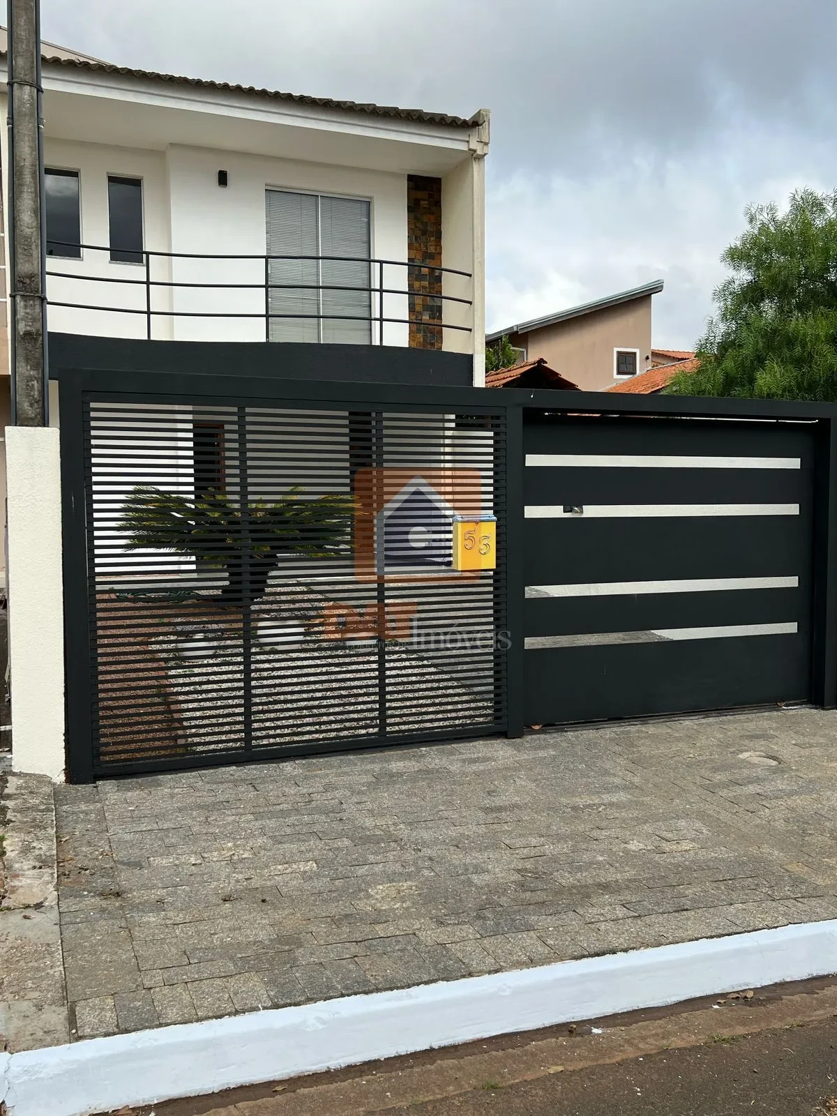 Excelente Sobrado á Venda No Bairro Neves