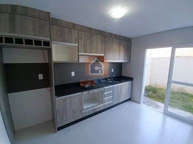 Sobrado à Venda Bairro Uvaranas 