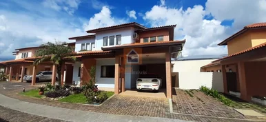 Sobrado à Venda No Residencial Flamboyant, Bairro Jardim Car