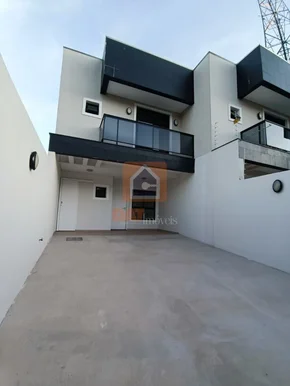 Triplex à Venda Em Uvaranas 