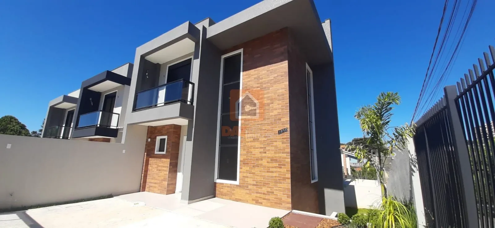 Triplex De Esquina à Venda No Bairro órfãs