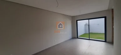 Triplex De Esquina à Venda No Bairro órfãs