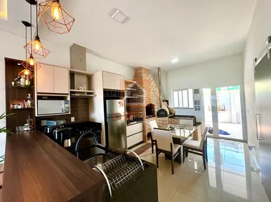 Casa à Venda No Condomínio Reserva Ecoville 