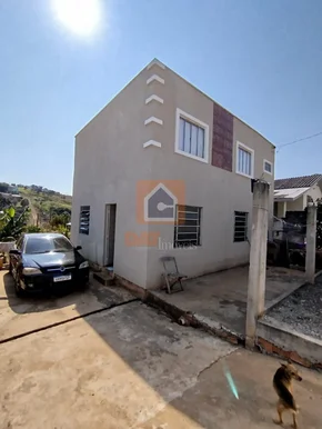 Sobrado à Venda No Contorno